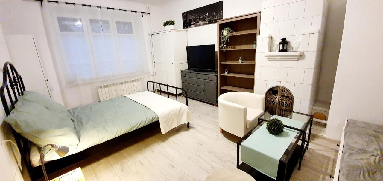 Separated Kitchen, Fast Internet Aleja 3 Maja 2M80 Warszawa Zewnętrze zdjęcie