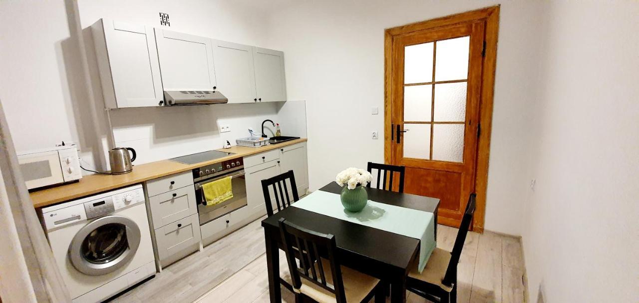 Separated Kitchen, Fast Internet Aleja 3 Maja 2M80 Warszawa Zewnętrze zdjęcie