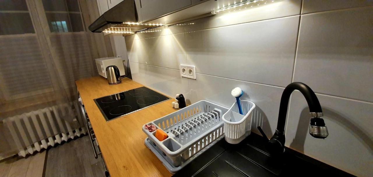 Separated Kitchen, Fast Internet Aleja 3 Maja 2M80 Warszawa Zewnętrze zdjęcie