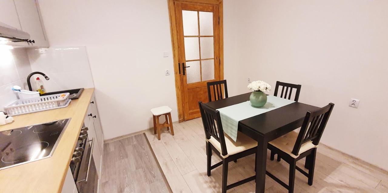 Separated Kitchen, Fast Internet Aleja 3 Maja 2M80 Warszawa Zewnętrze zdjęcie